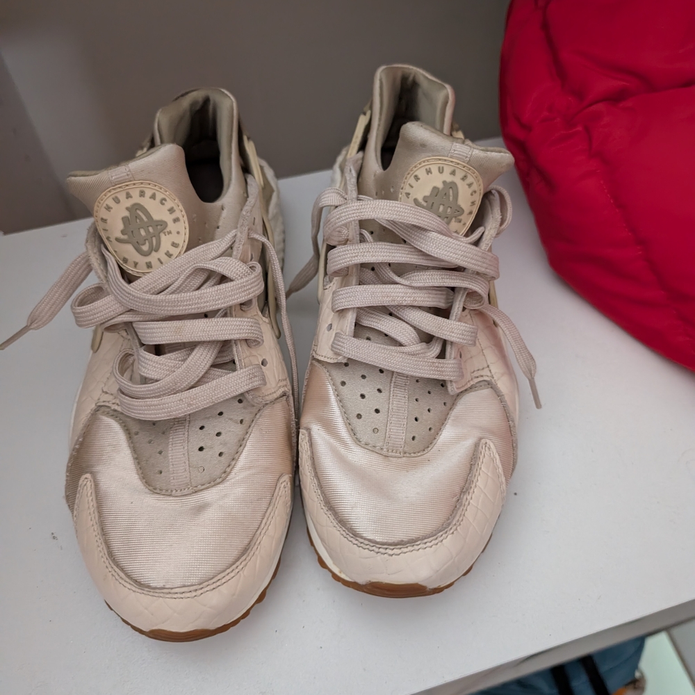 Nike Cream and Tan Sneakers
